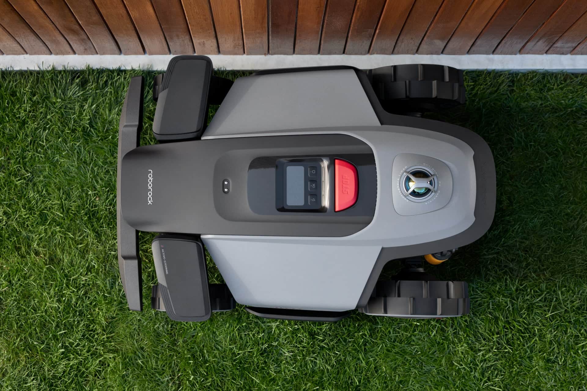 RockMow X120H cortando cerca de un borde