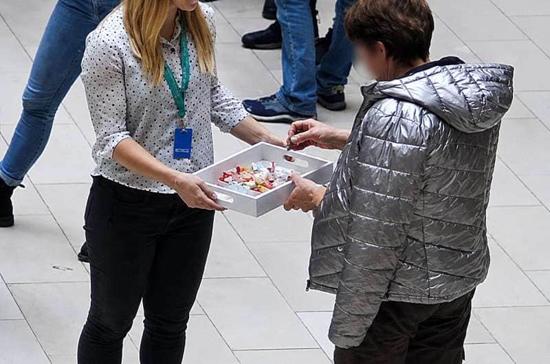 Study of attitudes toward autonomous service robot at real-life events