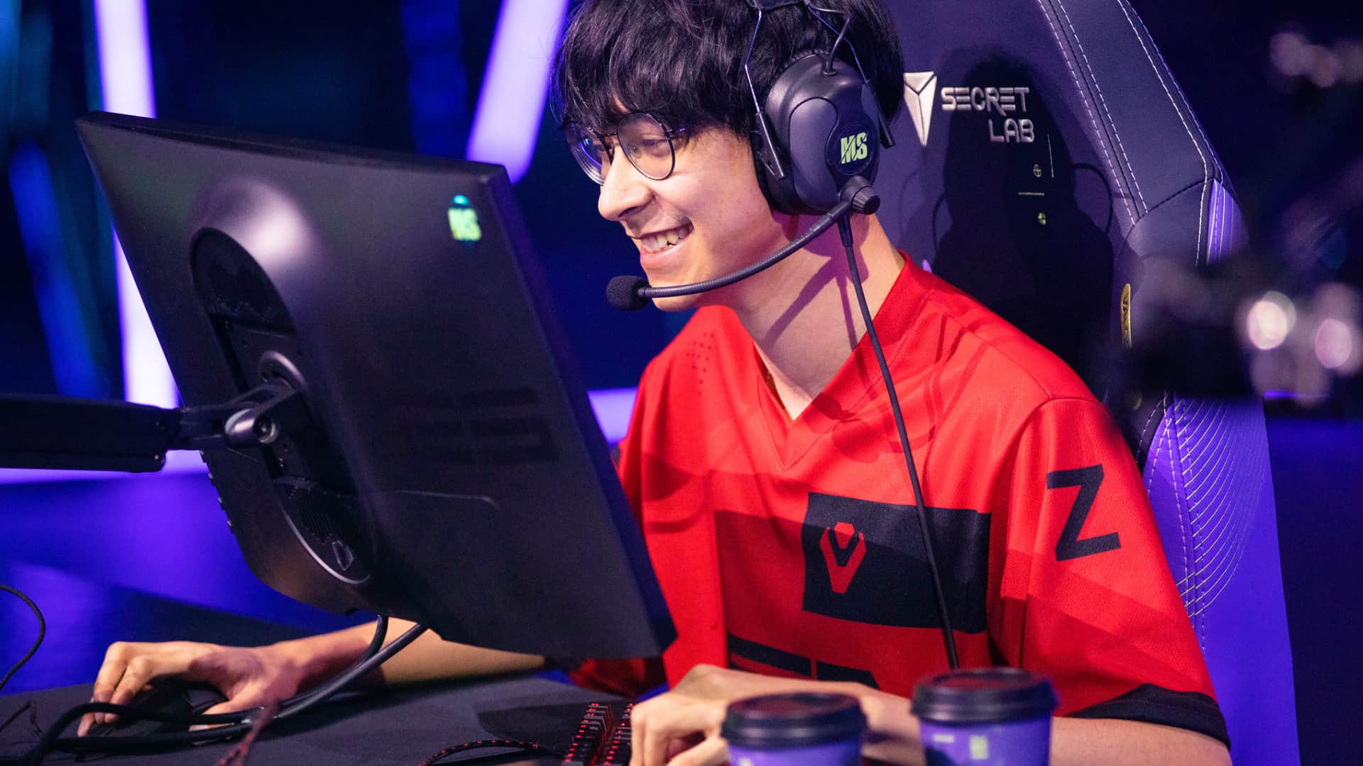 TenZ, a former professional VALORANT player, using gaming hardware
