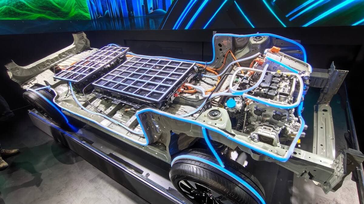 Four types of drive on one platform: MG unveiled the ADAPT platform for future EVs and hybrids