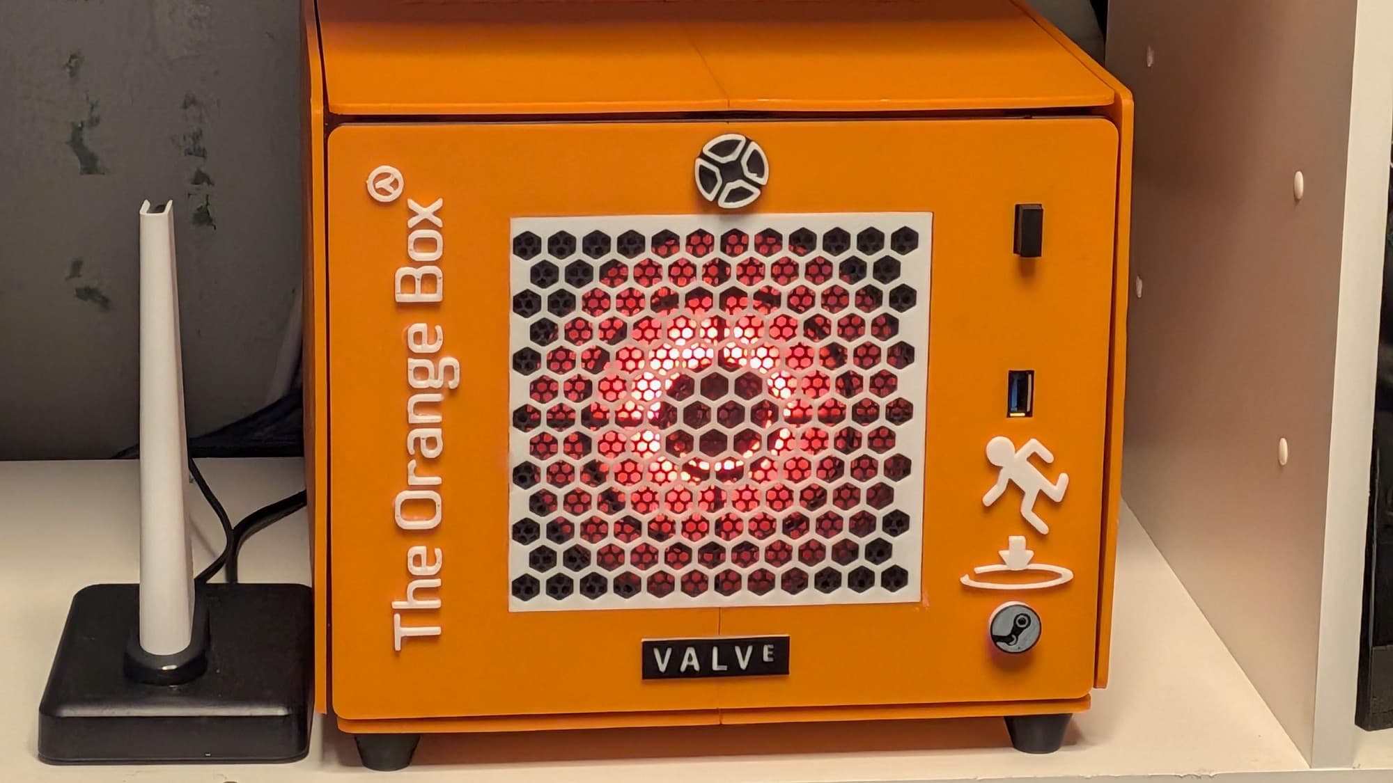 PC compacto “The Orange Box”, una versión personalizada del Steam Machine