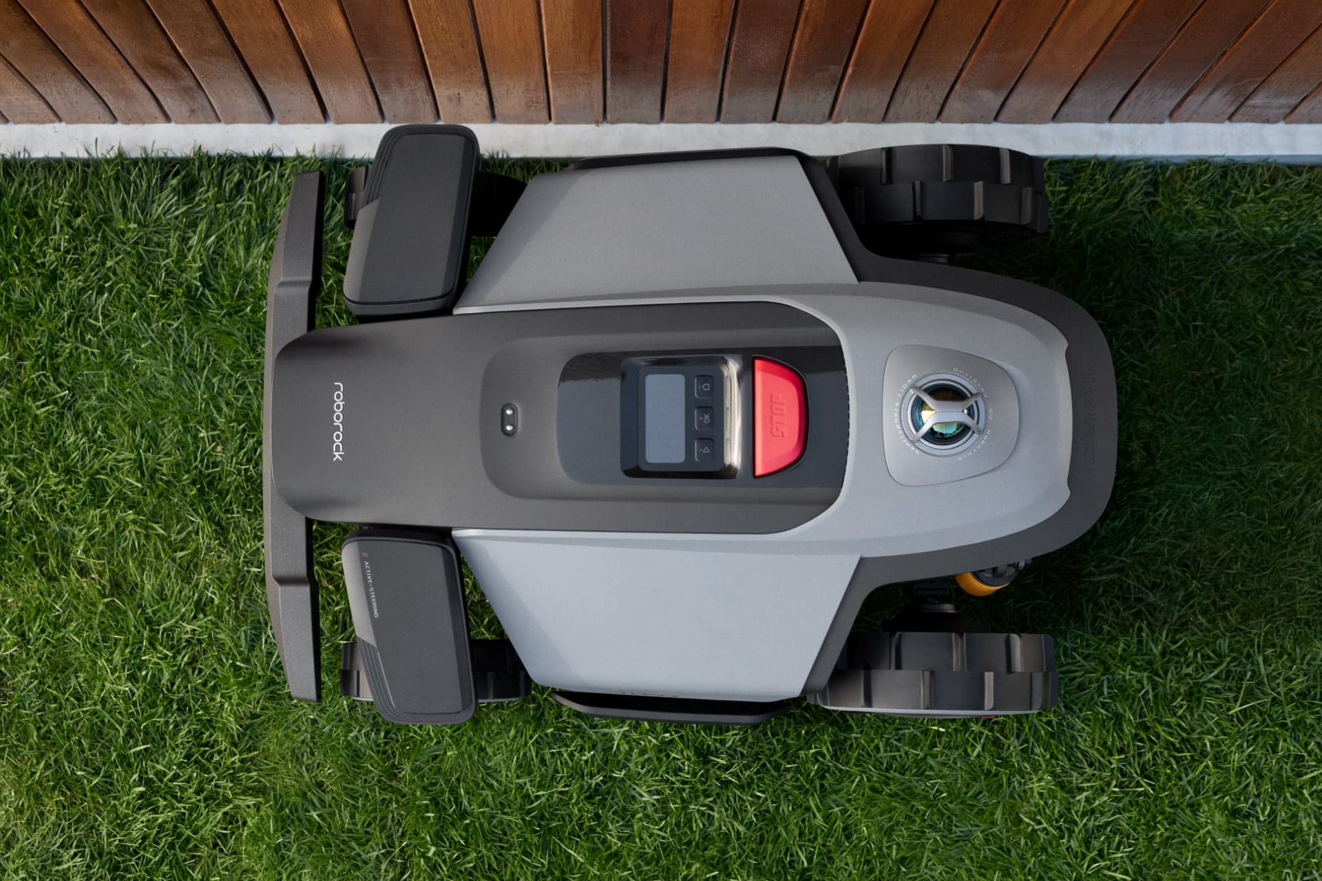 RockMow X120H cortando cerca de un borde