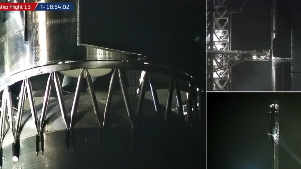 Процесс сборки ракеты Starship перед 13-м полётом