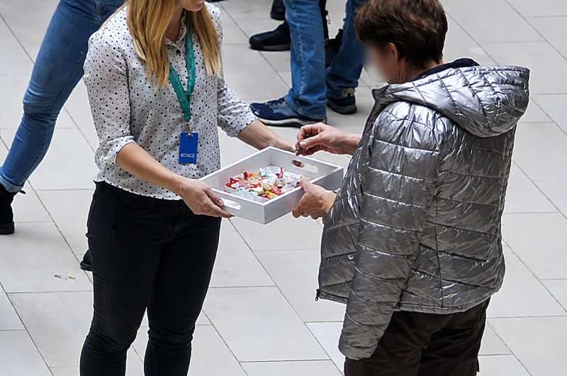 Study of attitudes toward autonomous service robot at real-life events