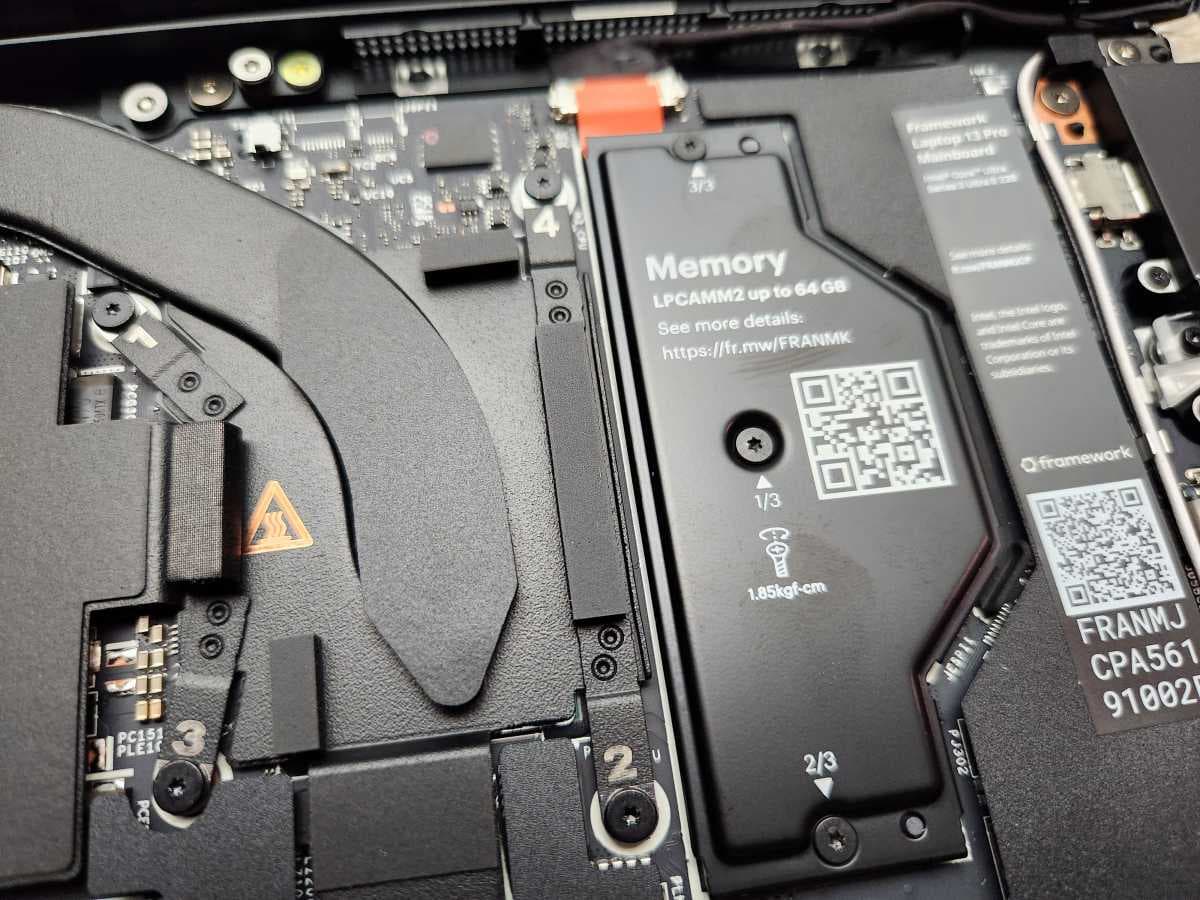 Framework Laptop 13 Pro LPCAMM2 memory