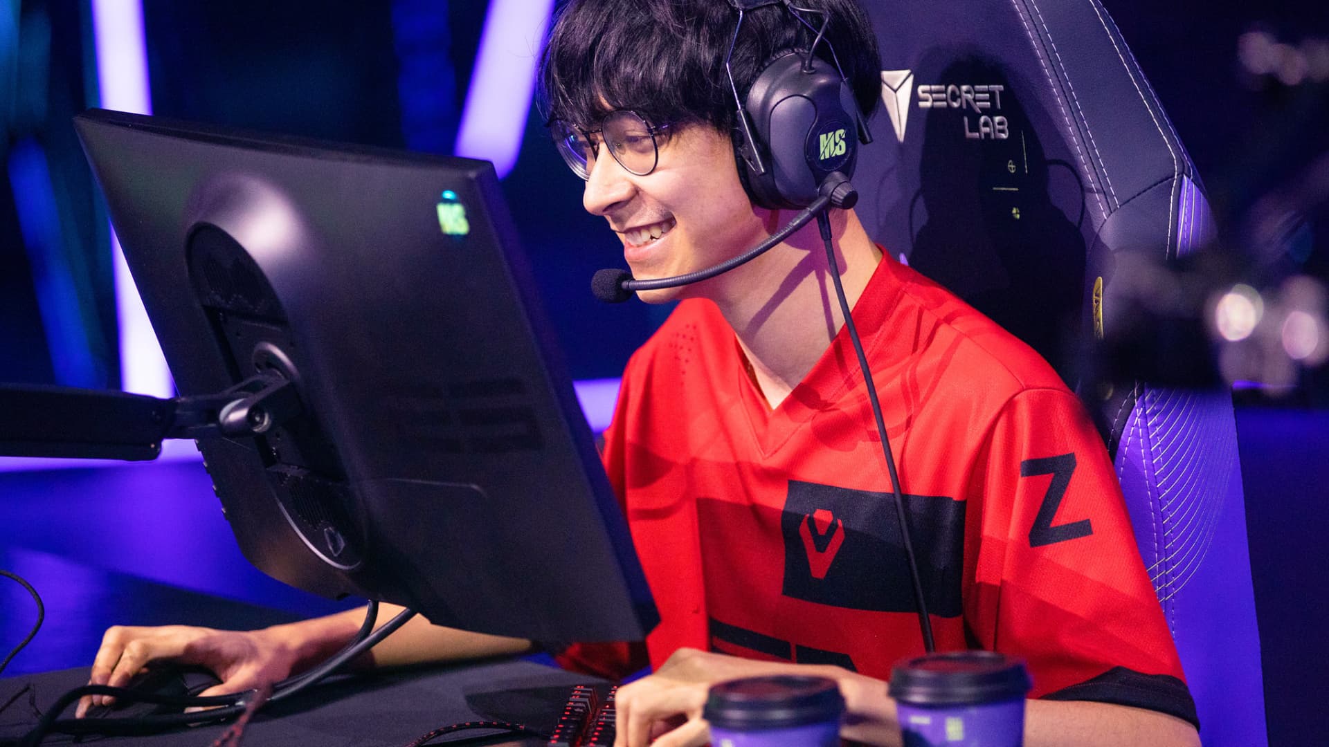 TenZ, a former professional VALORANT player, using gaming hardware