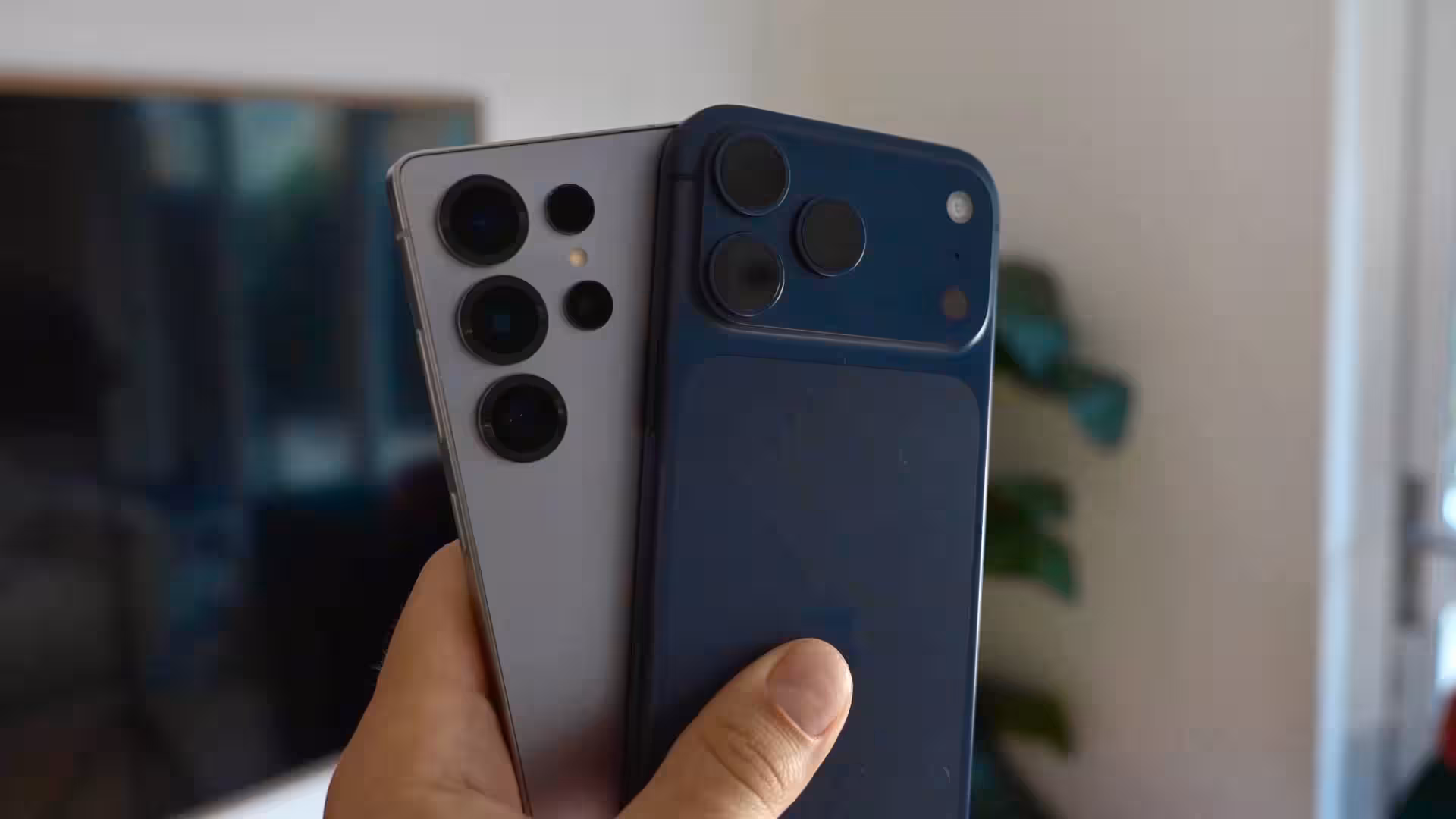 Apple iPhone 17 Pro Max vs Samsung Galaxy S25 Ultra camera design