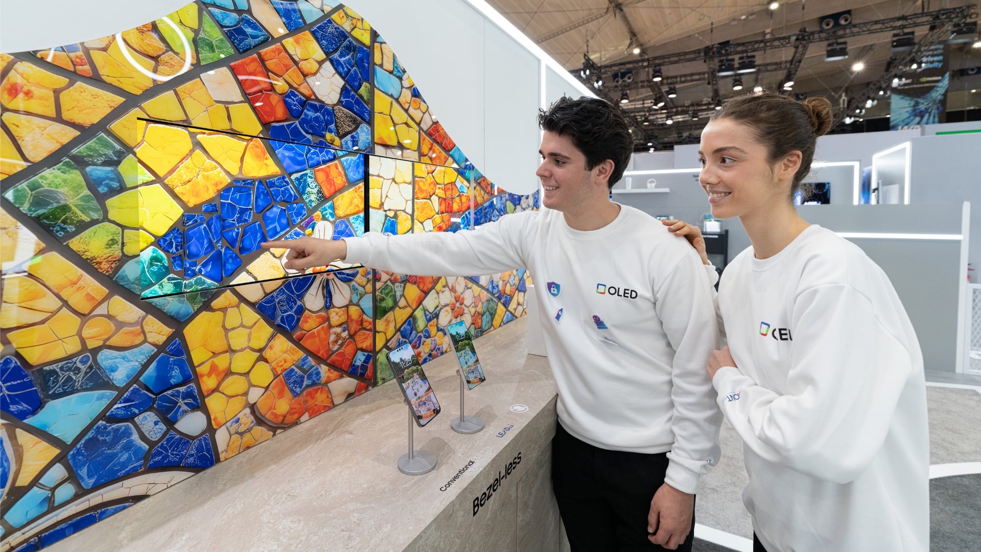 samsung display bezel less oled wall mosaic mwc 2026