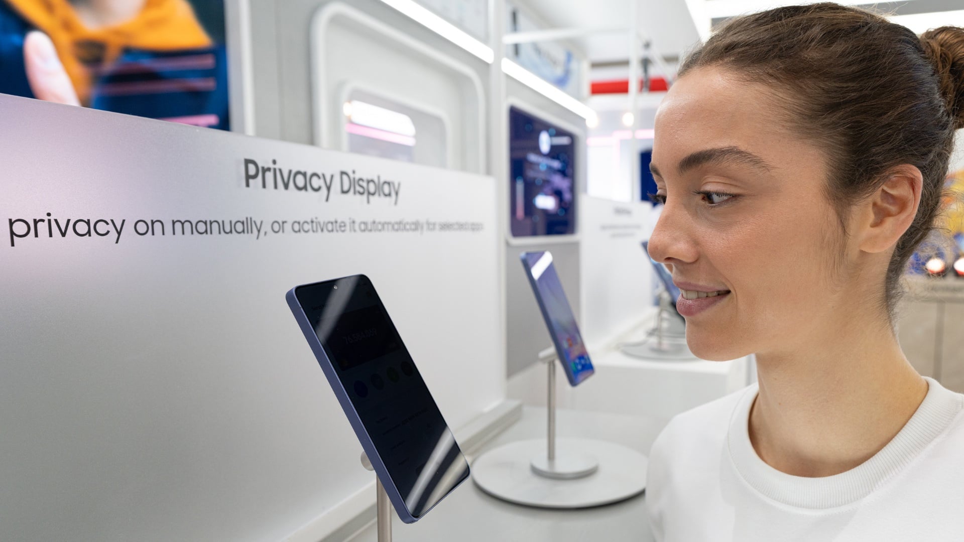 samsung display flex magic pixel galaxy s26 ultra privacy display mwc 2026