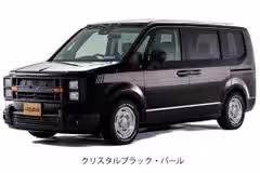 Classic-styled front end of Honda StepWGN