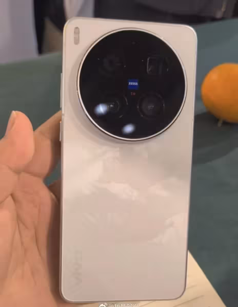 Vivo X300 Ultra back cover