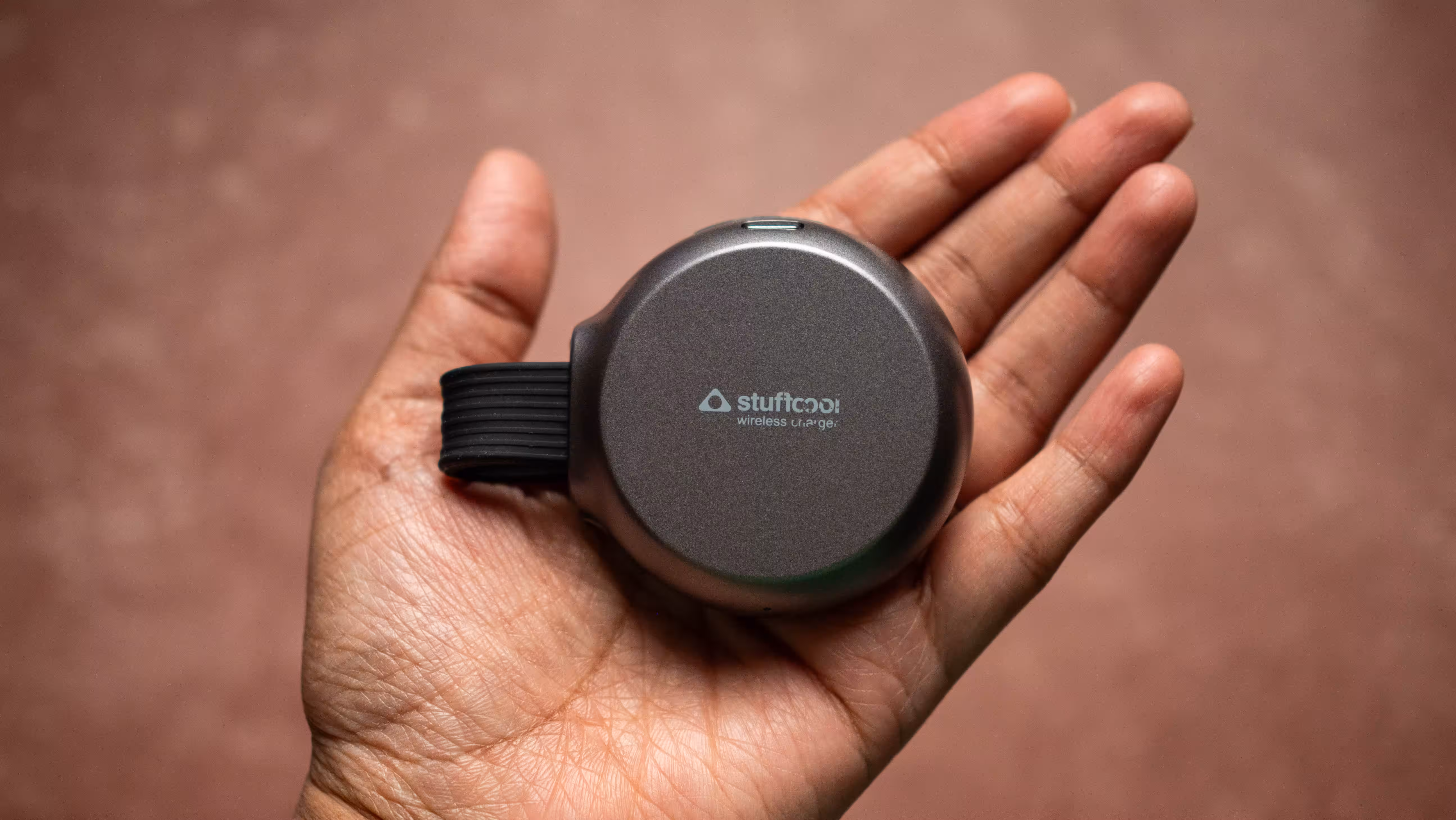 Stuffcool Nexi charging multiple devices