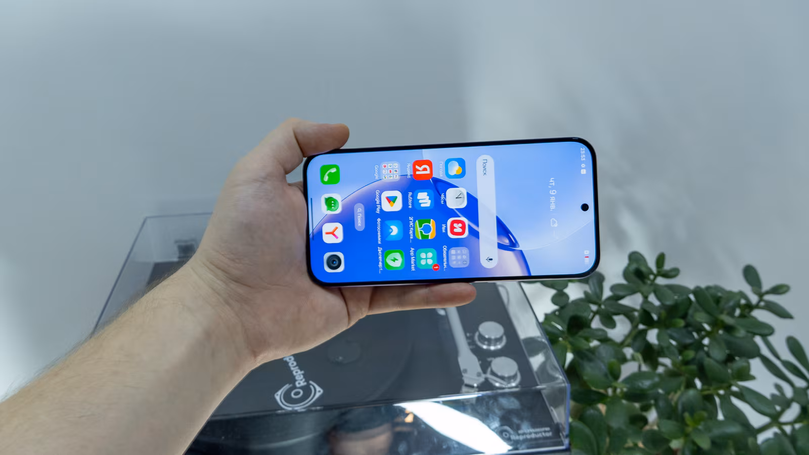Realme 16 Pro 5G screen and apps overview