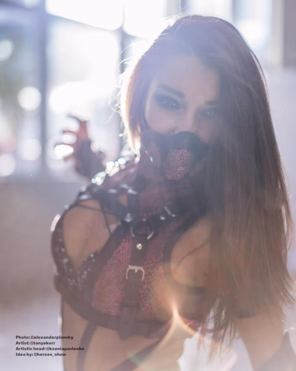 Russian model in Mileena cosplay