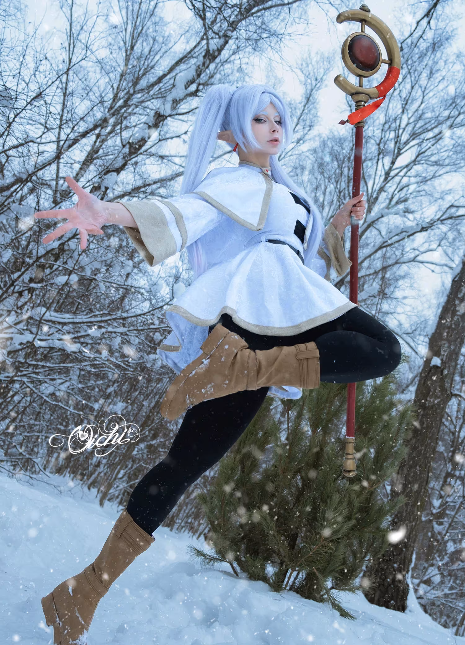 Cosplayer with white hair and staff