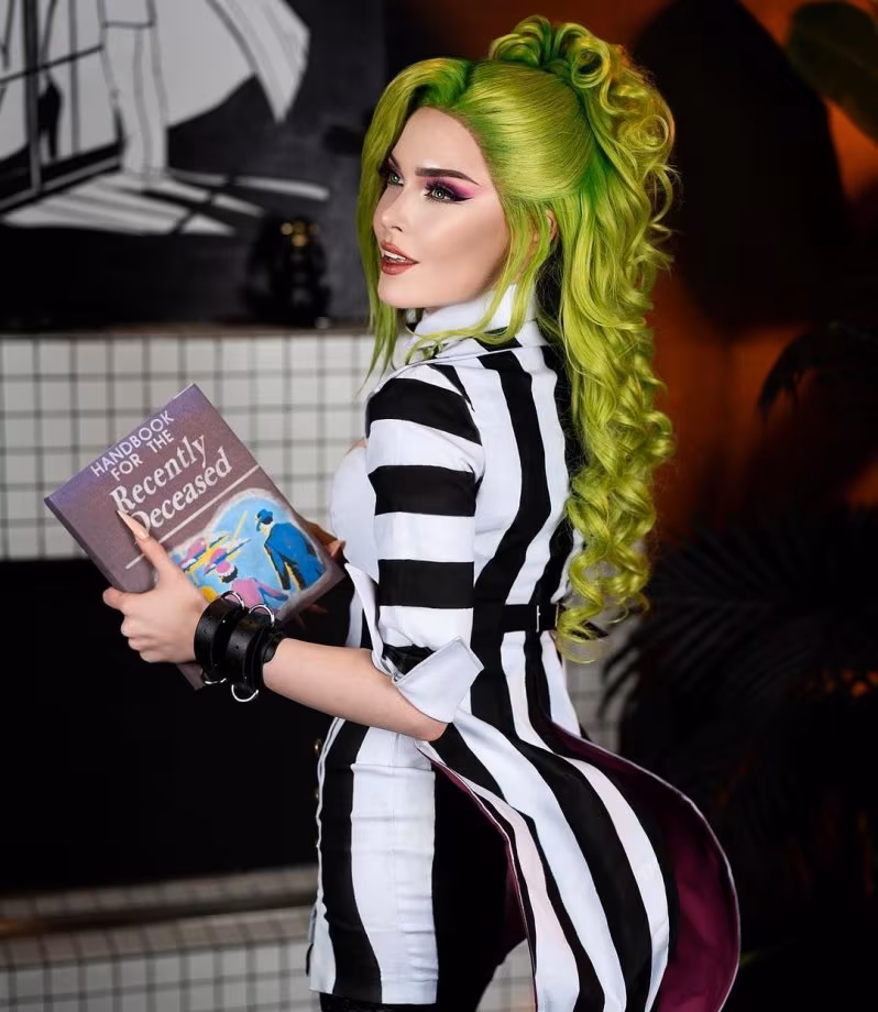 Harley Quinn cosplay with green hair