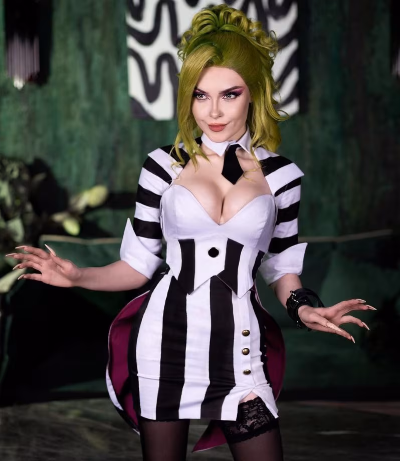 Woman in Frozen cosplay costume