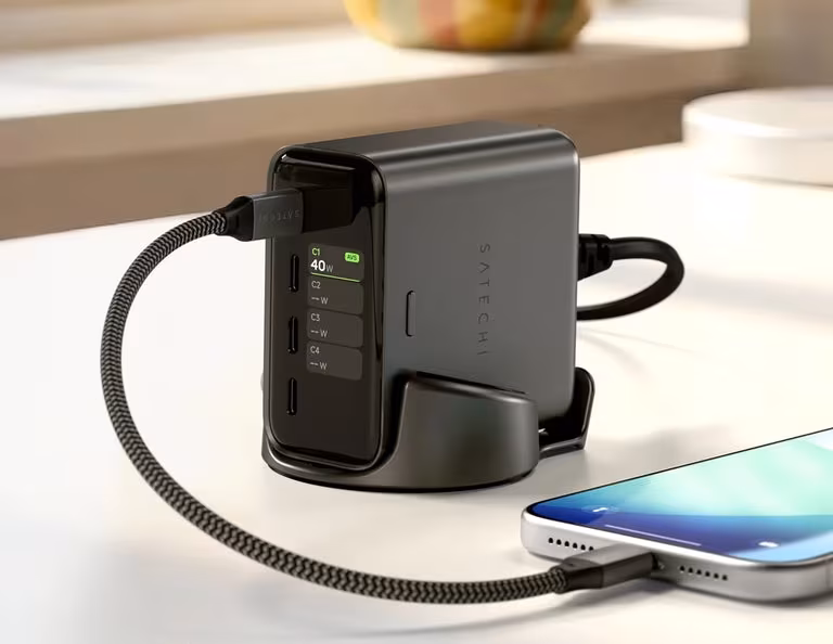 Satechi ChargeView 140W Desktop Charger with display
