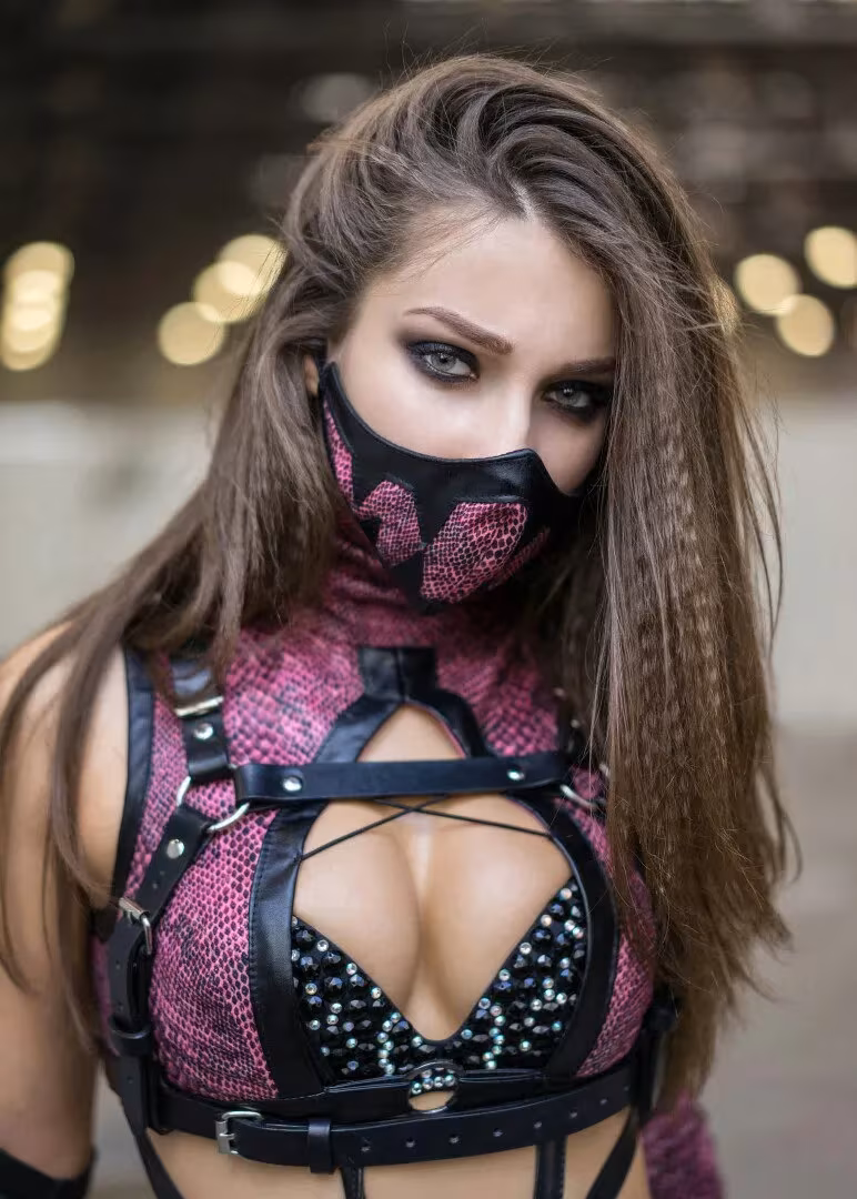 Russian model showing Mileena cosplay from Mortal Kombat