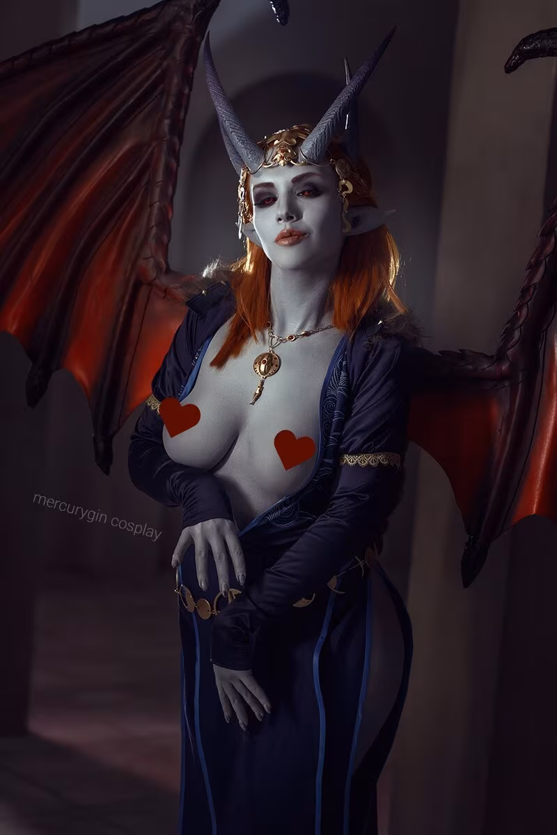 Mizora cosplay showing a sexy look
