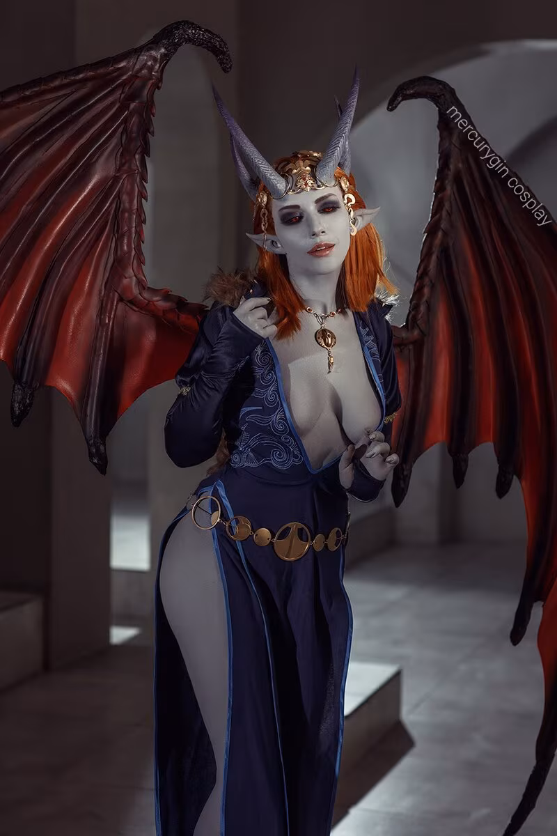 Mizora cosplay from Baldur's Gate 3 with wings and horns