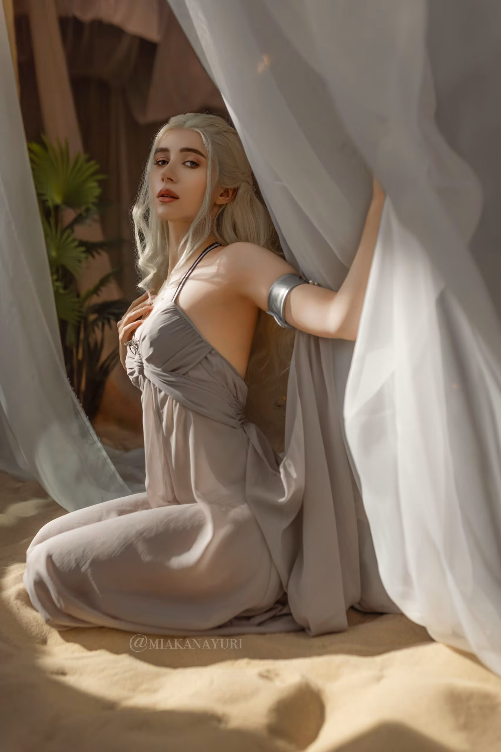 Model in gentle Daenerys Targaryen cosplay