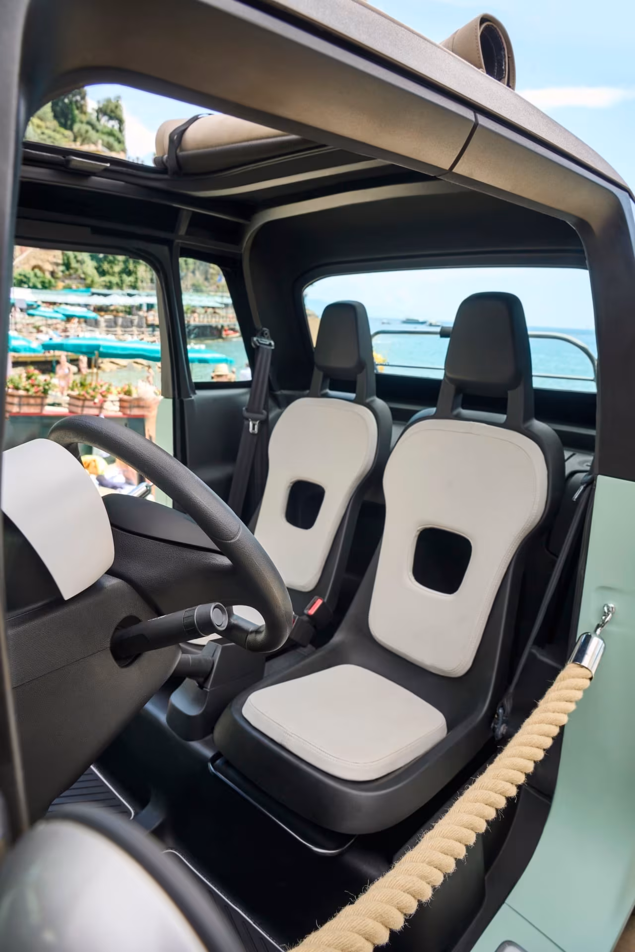 Interior front seats of the Fiat Topolino electric car
