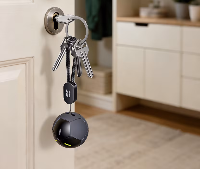UGREEN tracker with keys and door keyring
